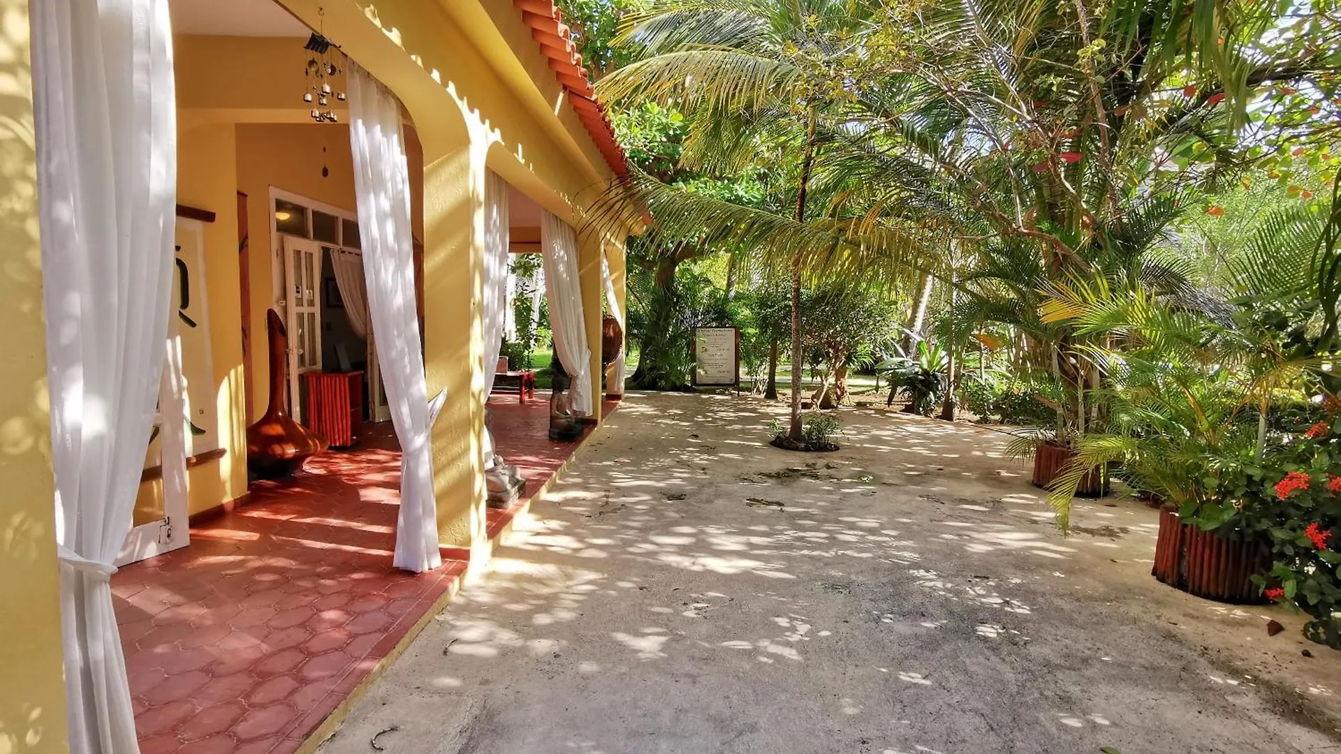 Hotel Deluxe Villas Los Corales Beach & Spa - Best Price For Vacation Rental Punta Cana